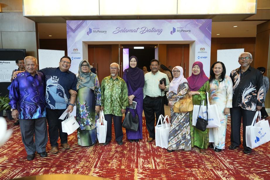 Kemeriahan dewan dan persembahan orkestra